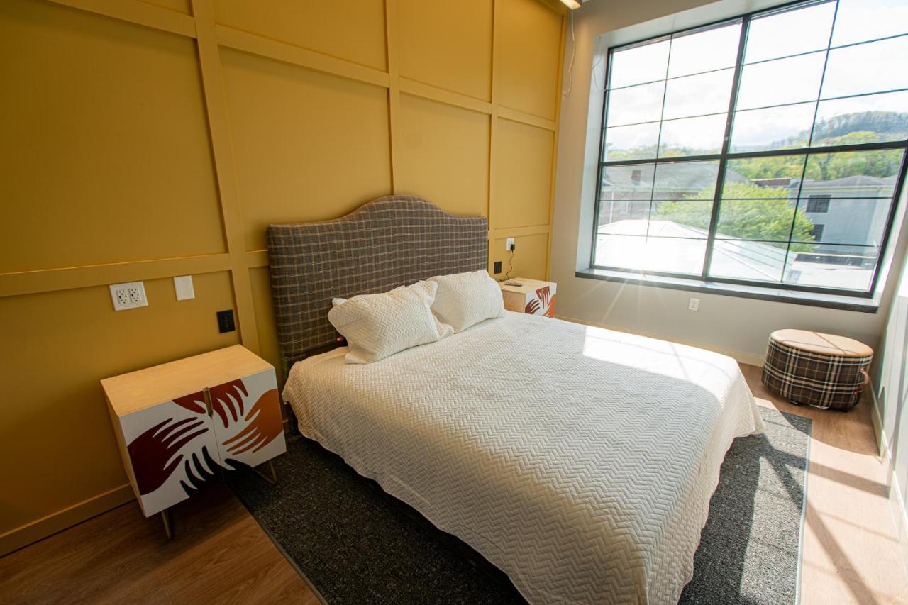 The Schoolhouse Hotel White Sulphur Springs Esterno foto